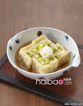 黄豆有益人所共知，由黄豆制造的豆腐也就顺理成章是有益食物，而且烹调方法变幻无穷，可说是种百吃不厌的常用食材。