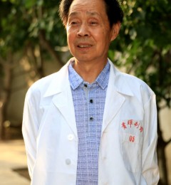 挺起中医的脊梁 ――访我国中医气血派创始人姚登贵先生