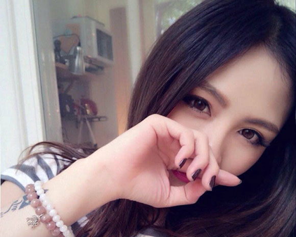 你还记得自己从什么时候开始在意自己的外表吗?本月初,一项由英国女童军所做的调查研究引起不少关注,根据这份最新的调查结果,有超过三分之一年龄介于7至10岁的女童认为自己因外表而被评价;