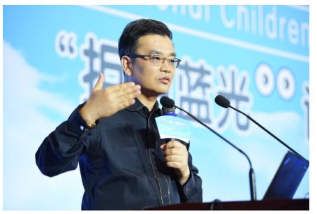 国民奶爸谢宏六一论坛吹响“护眼联盟”公益号角