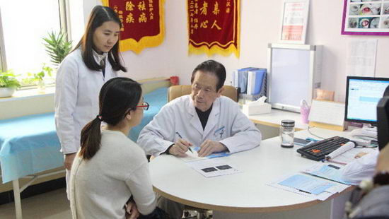 北京当代医院特聘专家黄汉源教授 周到的关怀与照顾