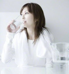 һ����Ҫ�ȶ��ٱ�ˮ�ź��ʣ�