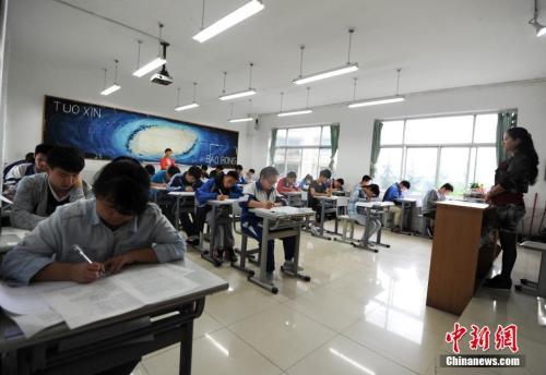 ͨ¿α꣺ʫıƼƪĿ72ƪ