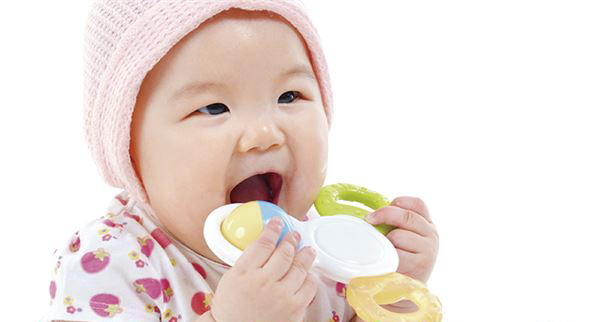 宝宝吃饭好慢?切忌养成“边吃边玩”的习惯