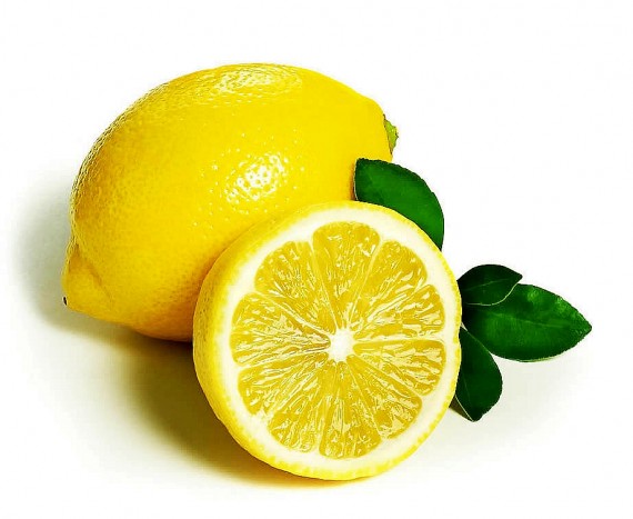 每天饮用柠檬水 防止雀斑及血斑