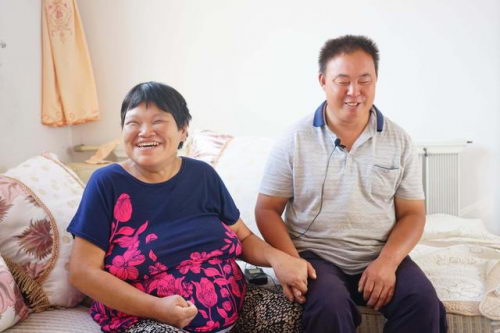 昔日盲女春玲因肥胖命悬一线,如今幸福产子获新生