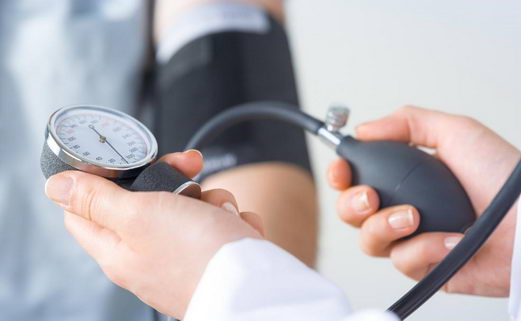 血压高不一定是坏事 应根据个体的需要调整降血压治疗