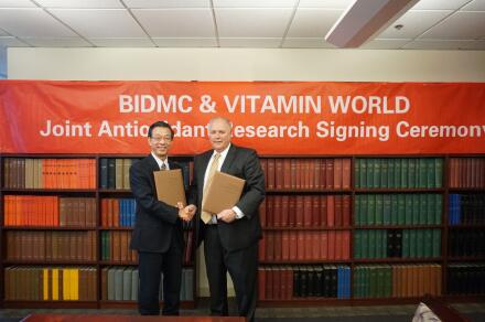 Vitamin World美维仕联手中美学术界 深化抗氧化科研