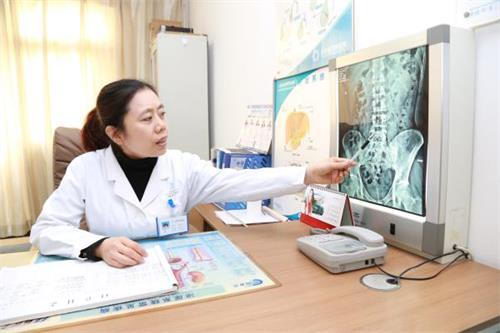 云南结石病医院:腰部剧痛,肾结石掉落所致,警惕引发更多危害!