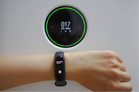 小米手环4NFC版如何联动控制米家新风机?