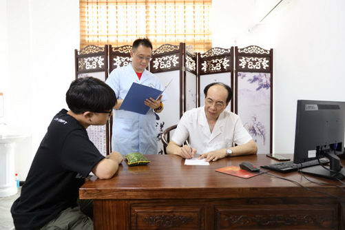 ̩ҽŷԺκμֻ࣬ҽ·ϵĥʯ