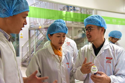 广东高质量发展媒体观察团走进汤臣倍健 深度调研“透明工厂”