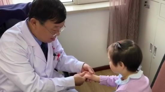 黑龙江中亚医院杨兆铁:“做人、做好医生”坚守儿科工作四十年