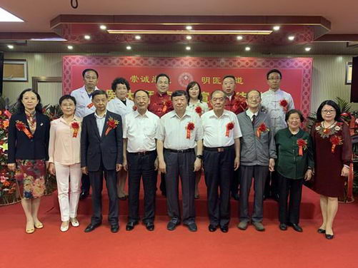 国医大师唐祖宣教授收弟子刘文华典礼在北京安定门中医医院举行