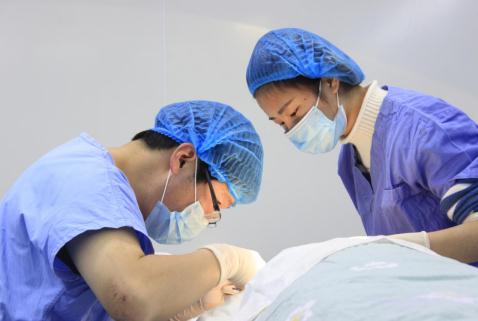 吸脂失败在哪修复好,艾米丽专业修复医院为您解答