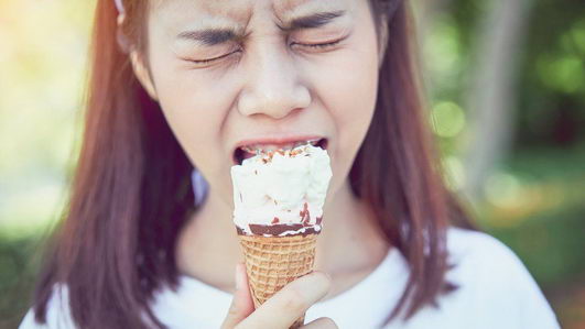 夏天吃冰淇淋牙疼？科学家终于找到了答案