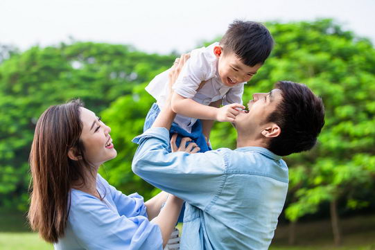 研究显示:父母严厉,更容易养出胖孩子?