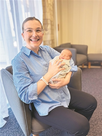 澳大利亚首个移植子宫内孕育的婴儿诞生