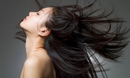 拥有健康亮丽的头皮与秀发的关键是?